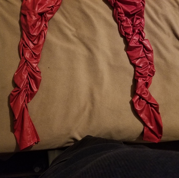 Polyester and spandex leggings - Picture 2 of 3